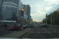 В Минске девушка на электросамокате врезалась в Opel