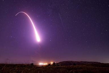 США запустили межконтинентальную баллистическую ракету 
