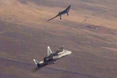 США назвали полет истребителя СУ-57 в паре с ударным беспилотником «Охотник» войной нового поколения