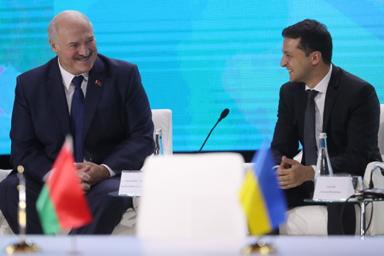 Зеленский и Лукашенко выпили за сотрудничество на форуме регионов и рассмешили зал