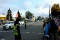 «Вот это велосипедная колонна!» Кортежи Зеленского и Лукашенко впечатлили жителей Житомира