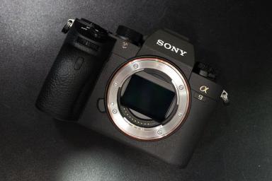 Sony представила беззеркальную камеру A9 II