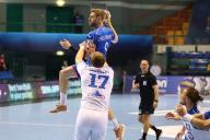  Во время матча. Фото SEHA-лиги Во время матча. Фото SEHA-лиги  8 октября, Минск /Корр. БЕЛТА/. Брестский гандбольный клуб имени Мешкова одержал вторую победу в новом сезоне SEHA-лиги, сообщает корреспондент БЕЛТА.  Сегодня в матче 5-го тура предварительной группы В чемпионы Беларуси играли с северомакедонским Еурофармом на домашней площадке спорткомплекса Виктория и победили со счетом 31:22.  Первую половину игры брестчане провели собранно и, как результат, ушли на перерыв с преимуществом в семь мячей 