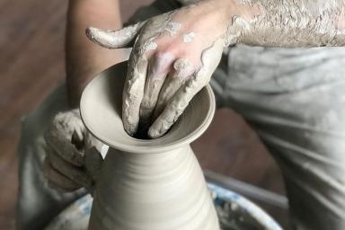 Творчество и бизнес. Мастер керамики из Гомеля рассказывает, как превратил хобби в профессию