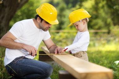 Психологи дали советы, которые помогут привить ребенку любовь к труду