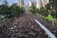 Китай обвинил Apple в помощи протестующим в Гонконге