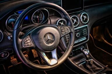 Mercedes «научит» автомобили рассказывать о скользких дорогах
