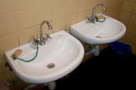 «Чтобы не украли». В туалете на Молодечненском заводе мыло привязывают веревкой