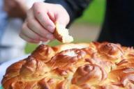 Мужчина умер на свадьбе, съев горячий рыбный пирог