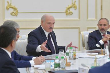 Лукашенко призвал не создавать ситуации, когда нужна помощь «из-за океана»
