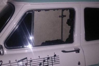 В Могилеве мужчина разбил стекла в ресторане и уснул на диване