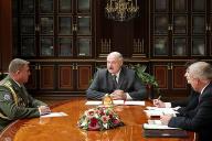 Лукашенко: Не дай бог что, мы, люди в погонах, все пойдем на фронт, если угроза будет извне