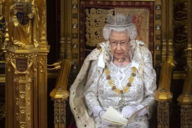 Королева Елизавета II отказалась от короны: что это значит для всего мира