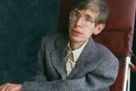 Опубликована книга Стивена Хокинга, которая предупреждает людей о возможном конце цивилизации