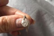 На это решится не каждый. Девушка потеряла кольцо, но муж придумал, как спасти его