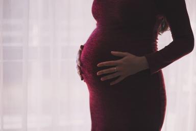 Женщина приняла злокачественную опухоль за беременность