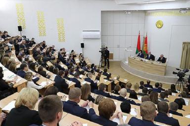 Лукашенко: пришло время активно включать молодежь в политическую жизнь страны