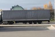 В Могилеве полуприцеп провалился в канализационный люк, у фуры разбита защита и бензобак