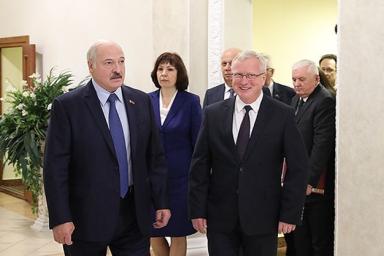 Лукашенко: Академия управления при Президенте должна стать главным вузом