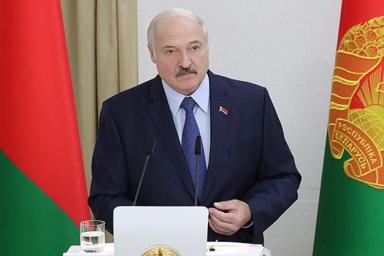 Лукашенко: Многие руководители не знают иностранного языка, нужно подключать ПВТ
