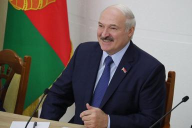 Лукашенко рассказал, как приучил своего пресс-секретаря к спорту