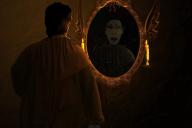 Мужчина заподозрил в соседе по комнате вампира и попытался его убить