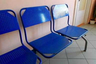 В Мозыре ребенок застрял между сиденьями в поликлинике