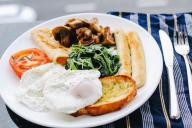 Можно ли есть после шести: мнение специалиста