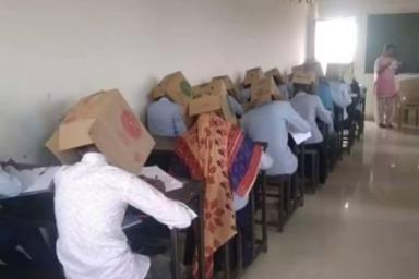 В Индии студенты сдавали экзамен с коробками на головах и вот почему