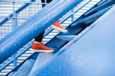 С «плохим» холестерином поможет справиться ходьба по лестнице