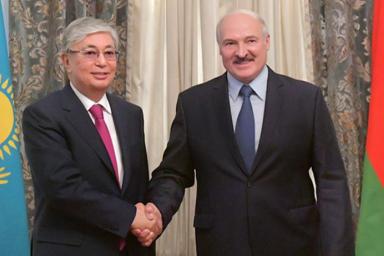 Лукашенко обсудит с Токаевым вопрос продажи крупного пакета акций «Гомсельмаша»