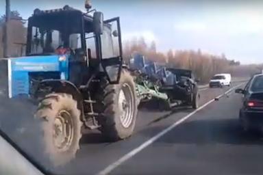 Страшное ДТП под Могилёвом: трактор плугом прошил автомобиль