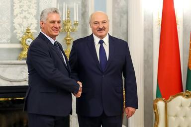 Стало известно, что Лукашенко подарил президенту Кубы 