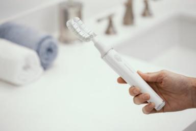 Посмотрите на зубную щетку, которая чистит зубы за 20 секунд