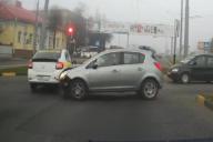 В Гомеле такси на высокой скорости вылетело на красный и протаранило Opel