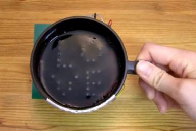 В Японии создали кружку, которая печатает изображения на поверхности жидкости