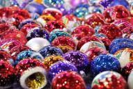 В Британии продают елочные игрушки с возрастным ограничением 18+