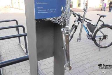 В Гомеле установили бесплатные станции для обслуживания велосипедов. Их разворовали за несколько дней