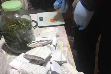 37 свертков с наркотиками нашли под кроватью у парня из-под Смолевичей 