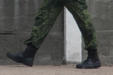 Шокирующее ЧП в армии: мертвого солдата-срочника нашли в кабинете командира в Калужской области. Под гримом на его лице обнаружили побои