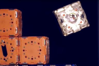 Инженеры создали роботов-кубиков с коллективным разумом