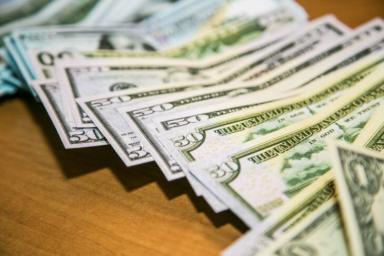 В Беларуси сократилось число выявленных поддельных долларов
