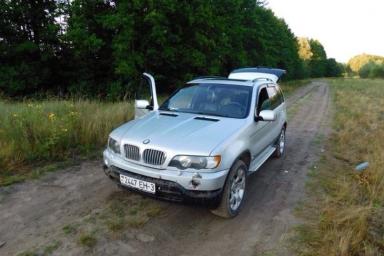 В Мозыре суд вынес приговор водителю BMW, который катал знакомую на капоте и задавил ее