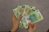 «Зарплату выплачивали в январе». В Лельчицах строительная организация задолжала работникам 70 тысяч рублей