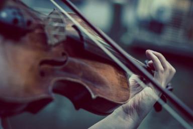 Музыканту вернули забытую в поезде скрипку XVIII века стоимостью $320 тысяч