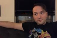 Парень счастлив в отношениях с девушкой, однако ее никто не видел