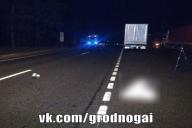 Под Гродно дальнобойщик вышел на дорогу из-за стоявшей фуры и попал под машину. Он погиб