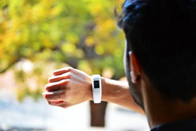 Fitbit придумала фитнес-капсулу для мониторинга физической активности