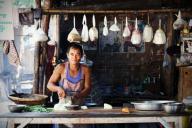 Эксперты рассказали, какую еду не стоит покупать на улице