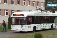 Житель Гродно подогнал троллейбус прямо к роддому, чтобы встретить жену с дочкой